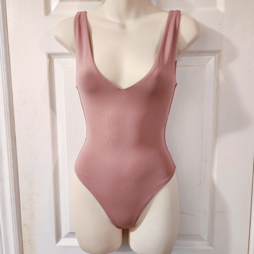 Aritzia Babaton Contour Thong Double V-neck Bodysuit - Picture 2 of 7